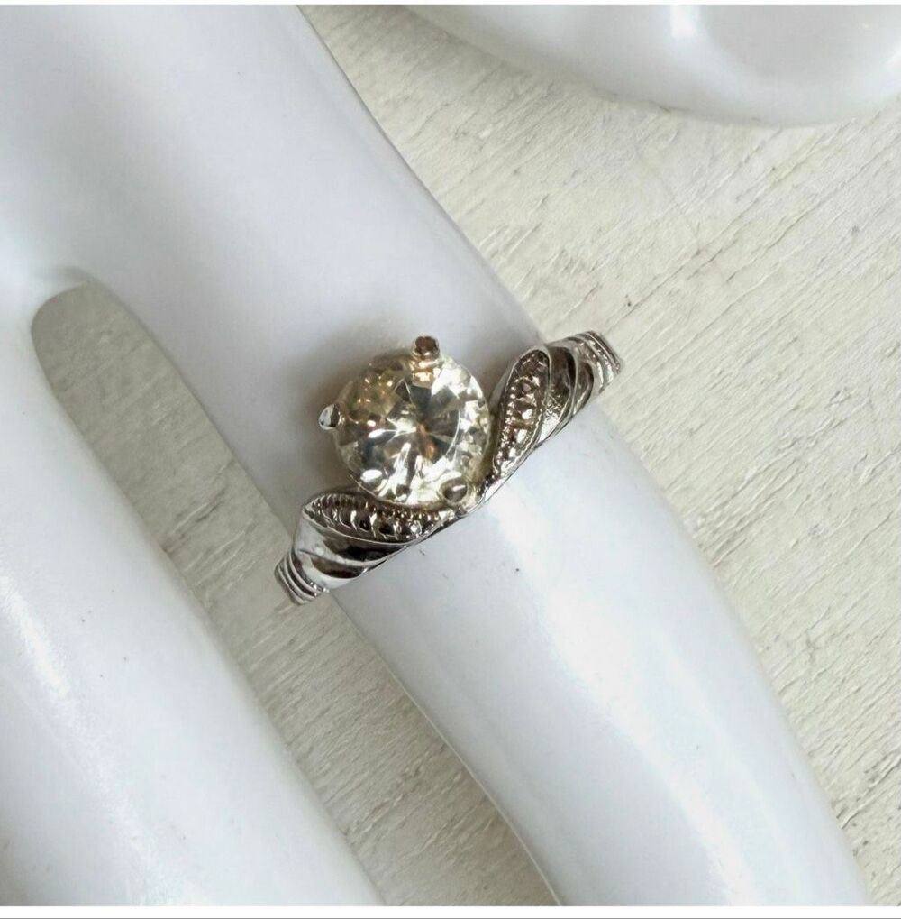 LIND Clear Rhinestone Solitaire Ring